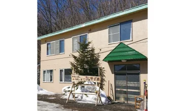 北見市の宿泊施設、一羽のすずめの外観