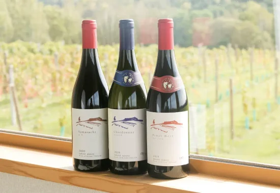 北見市のインフィールドワイナリーのワイン「山幸」が立ち並ぶ様子