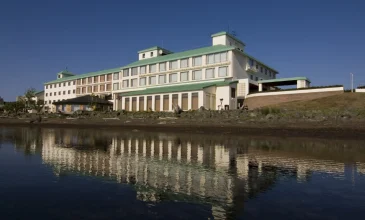 北見市のサロマ湖鶴雅リゾートホテルの外観